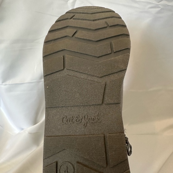 Cat & Jack size 4 boots new never worn grey - Picture 4 of 4